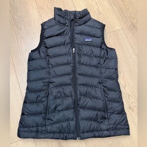 Girls size medium (10) Patagonia Black Puffer Vest - down sweater vest